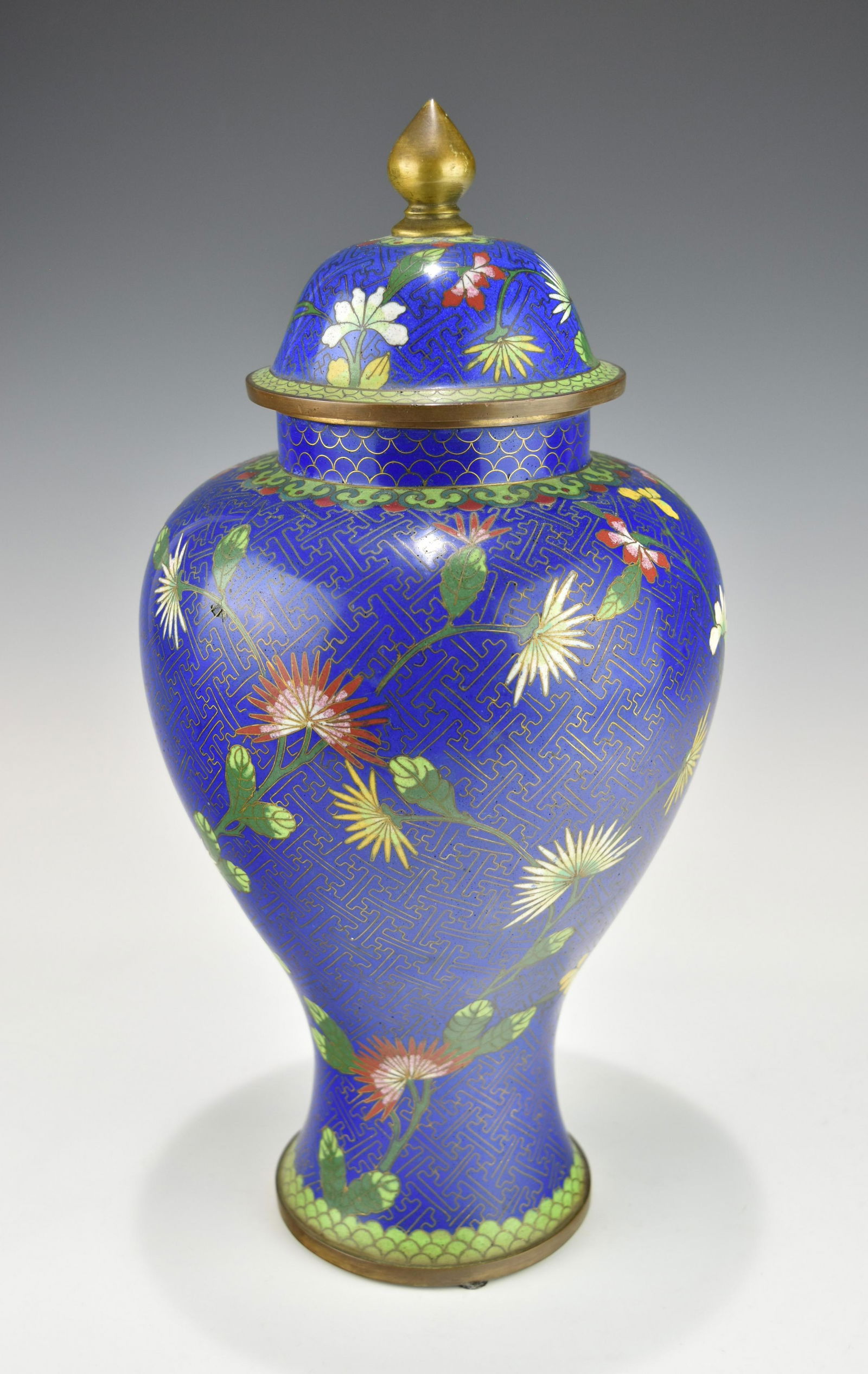 A LATE QING DYNASTY CHINESE CLOISONNE LIDDED VASE (1 of 3)