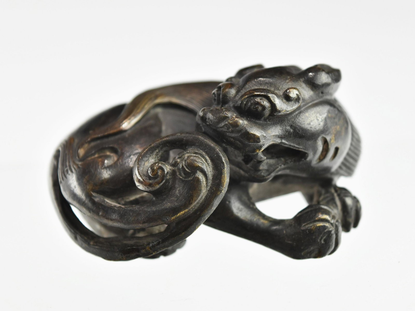 A CHINESE QING DYNASTY BRONZE RECUMBENT LION PAPERWEIGHT (1 of 6)
