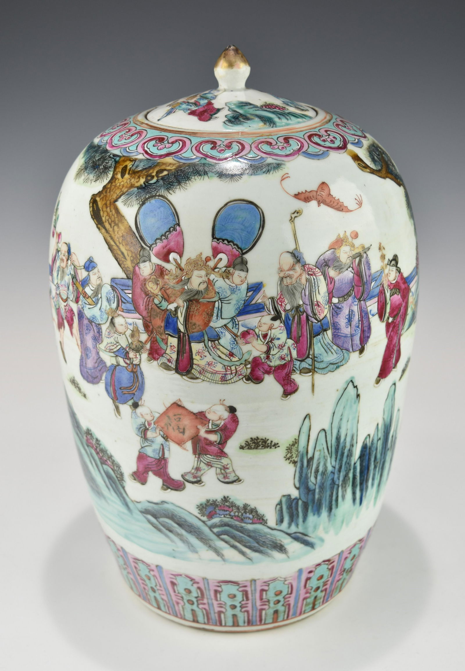 A CHINESE DAOGUANG  FAMILLE ROSE LIDDED PORCELAIN  MELON JAR (1 of 14)