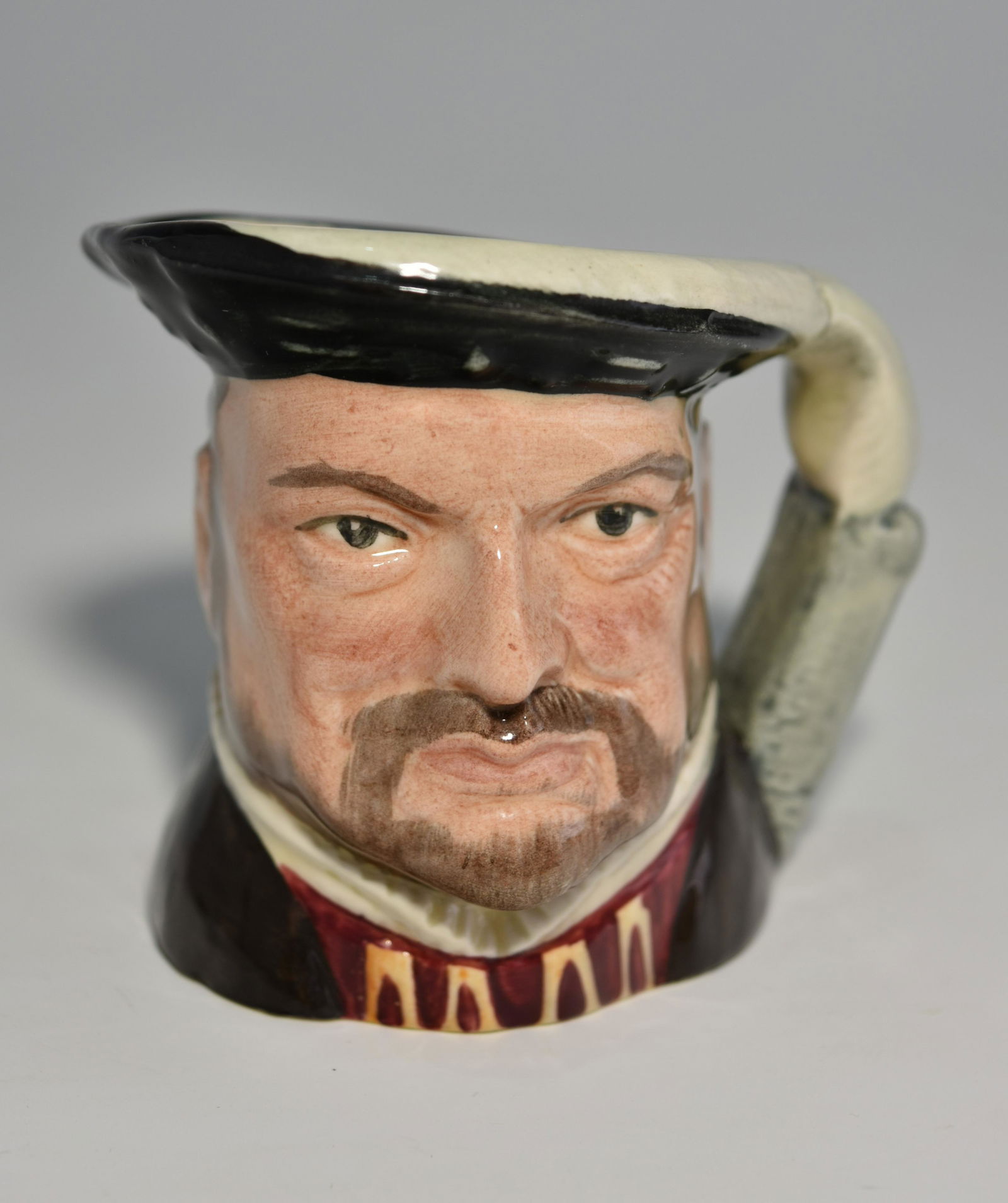 A VINTAGE ROYAL DOULTON CHARACTER JUG "HENRY VIII" (1 of 5)