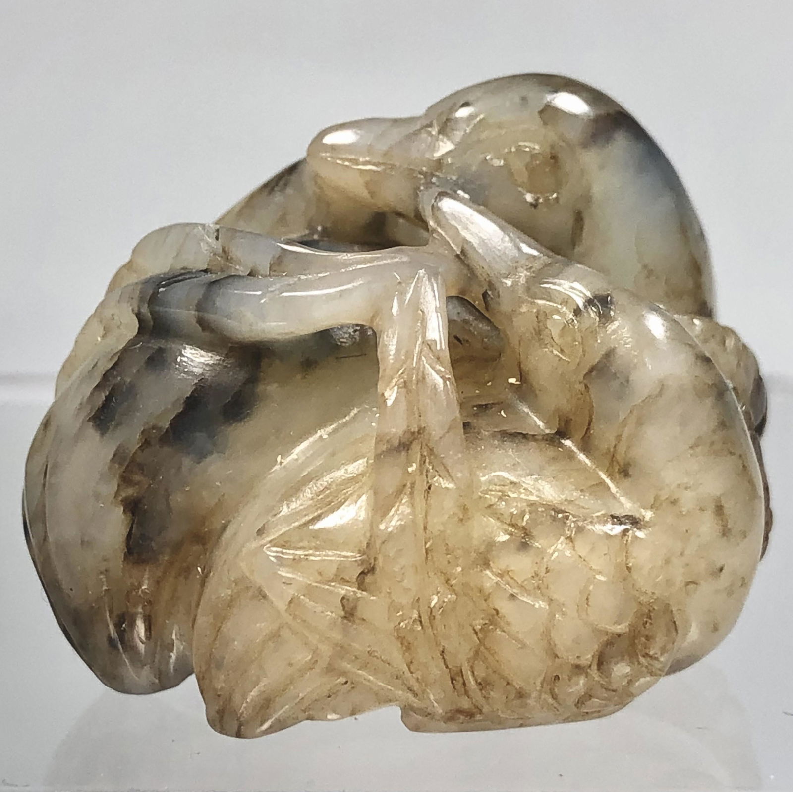 AN ANTIQUE CHINESE JADE BIRD CARVING, MING DYNASTY OR EARLIER (1 of 9)