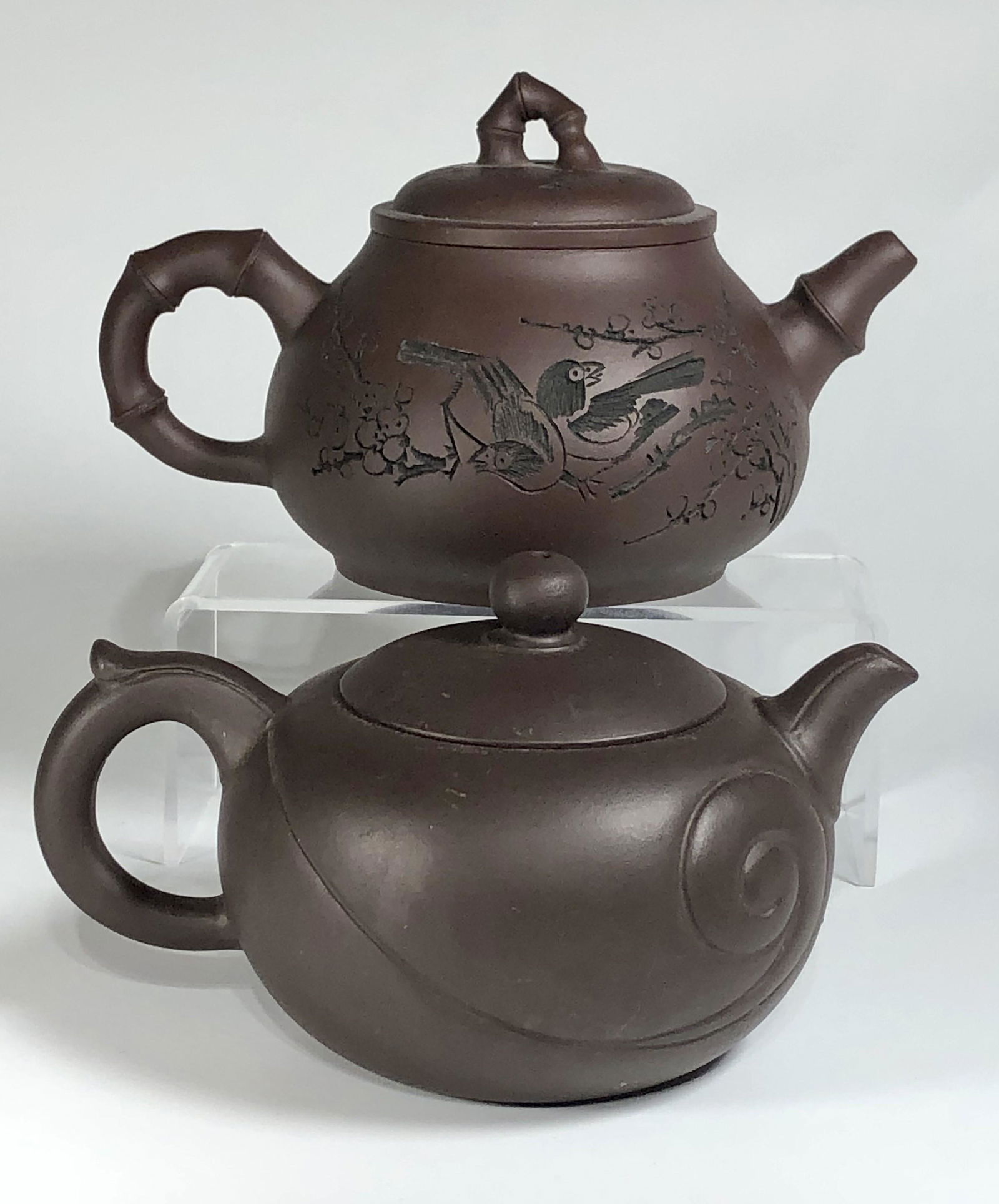 TWO VINTAGE CHINESE YIXING ZISHA TEAPOT (1 of 7)