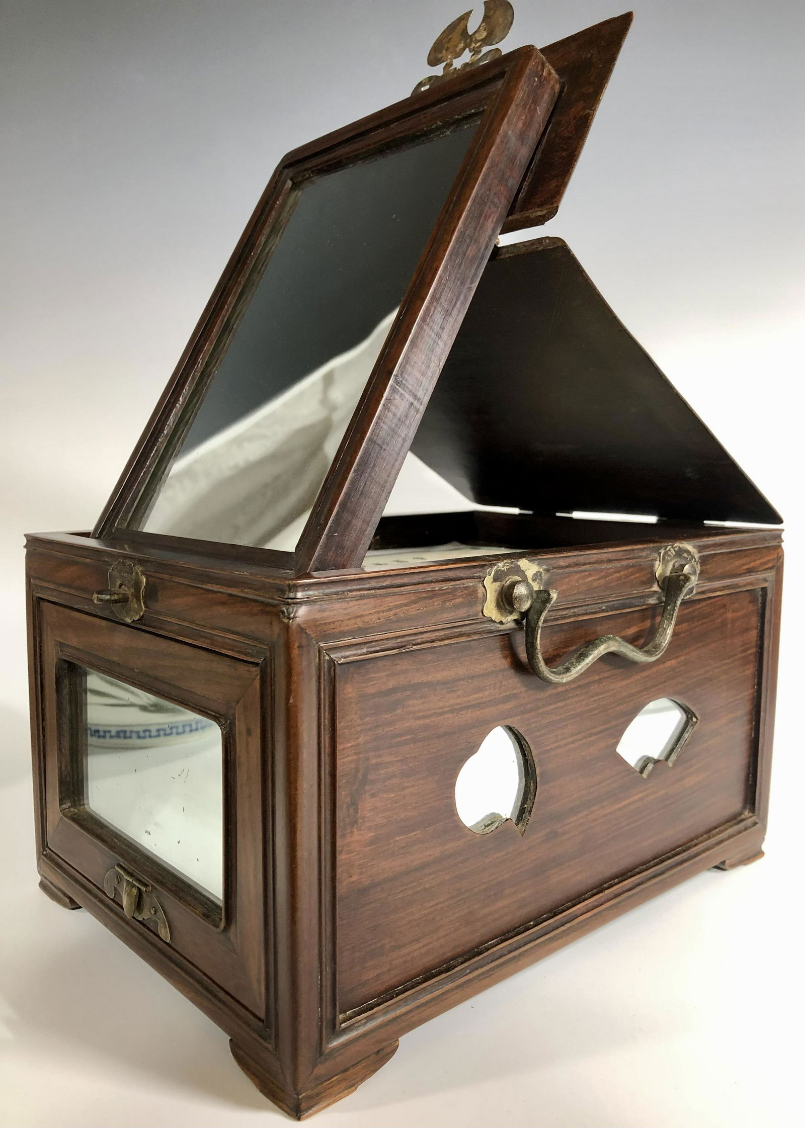 AN ANTIQUE CHINESE HONGMU JEWELRY BOX (1 of 6)