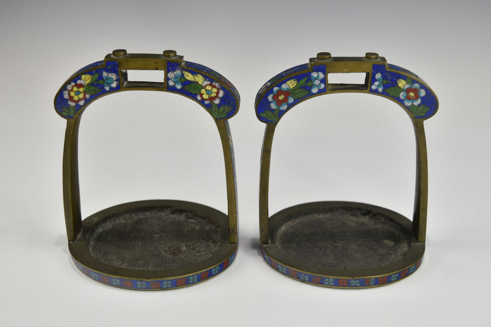 A PAIR OF CHINESE QING DYNASTY CLOISONNE DECORATED STIRRUPS (1 of 7)