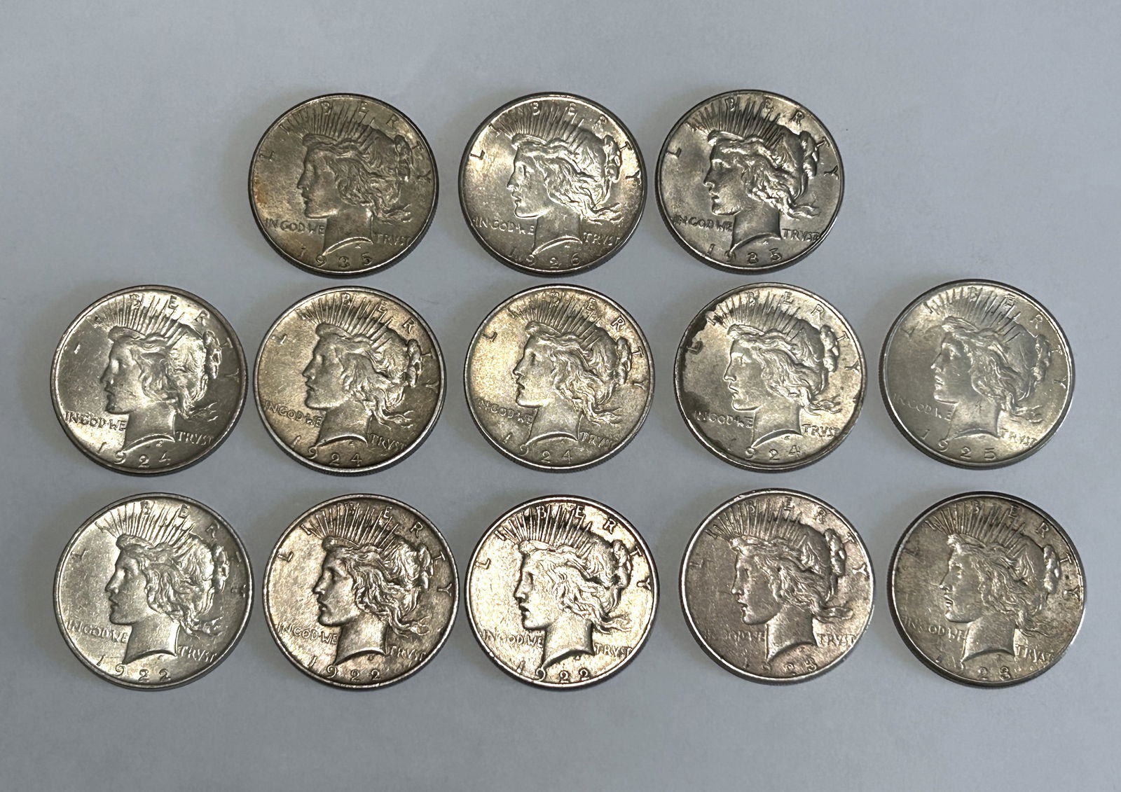 A LOT OF 13 AMERICAN $1 PEACE SILVER DOLLARS, CIRCA 1922, 1923, 1924, 1925, 1926 and 1935 (1 of 14)