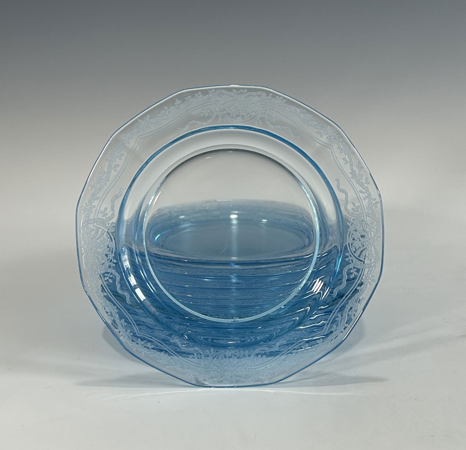 A LOT OF 11 VINTAGE FOSTORIA JUNE AZURE BLUE DEPRESSION GLASS SALADE/DESSERT PLATES (1 of 2)