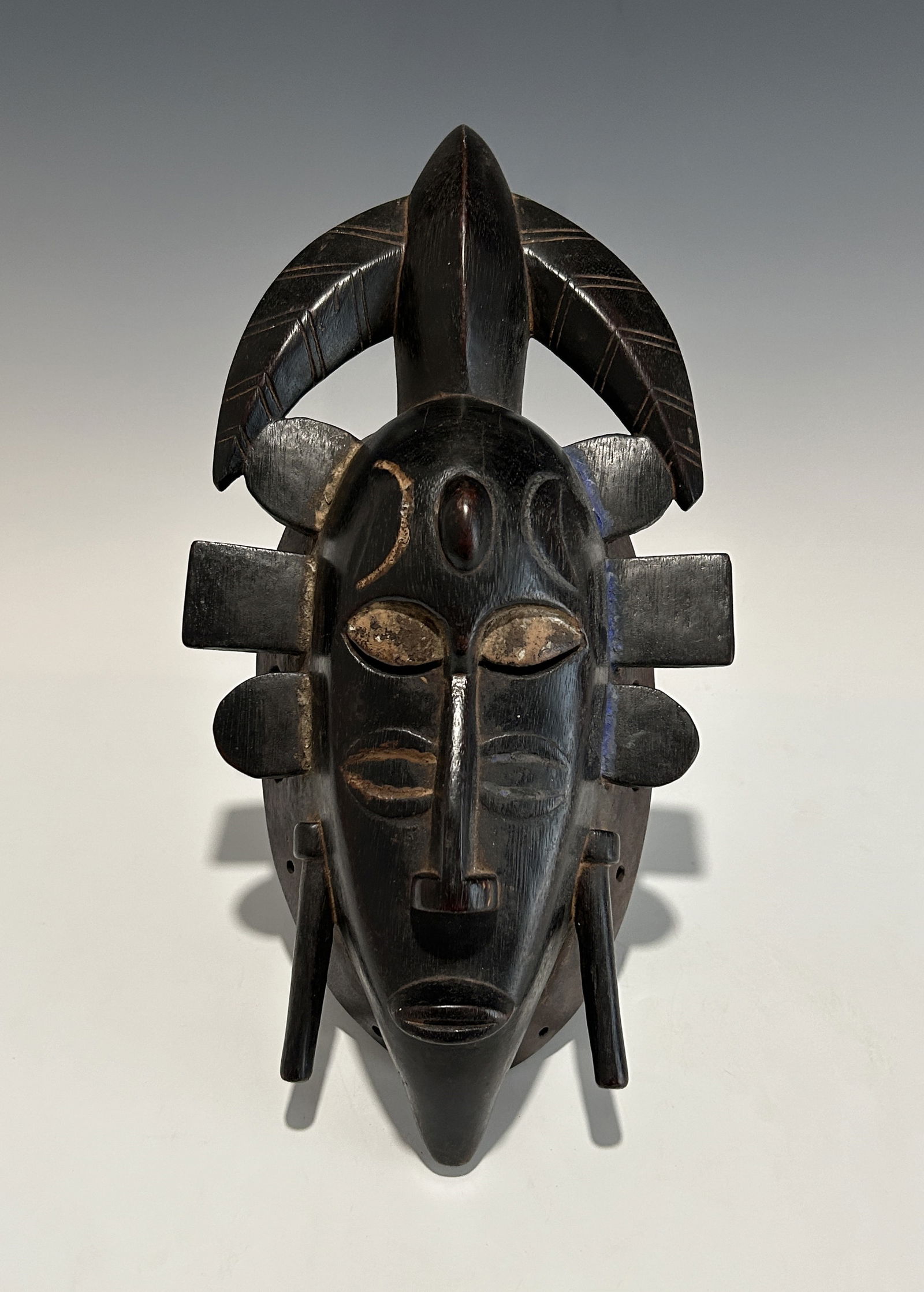 A TRADITIONAL AFRICAN IVORY COAST PORO SOCIETY SENOUFO KPELIE WOODEN  MASK (1 of 7)