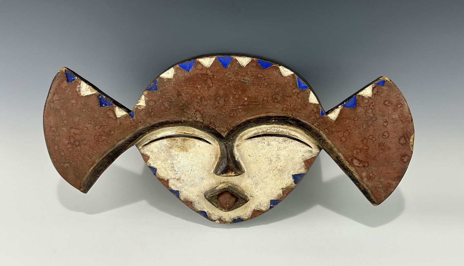 A TRADITIONAL AFRICAN DR CONGO KASAI PENDE TRIBE WOODEN PENDE MASK (1 of 8)