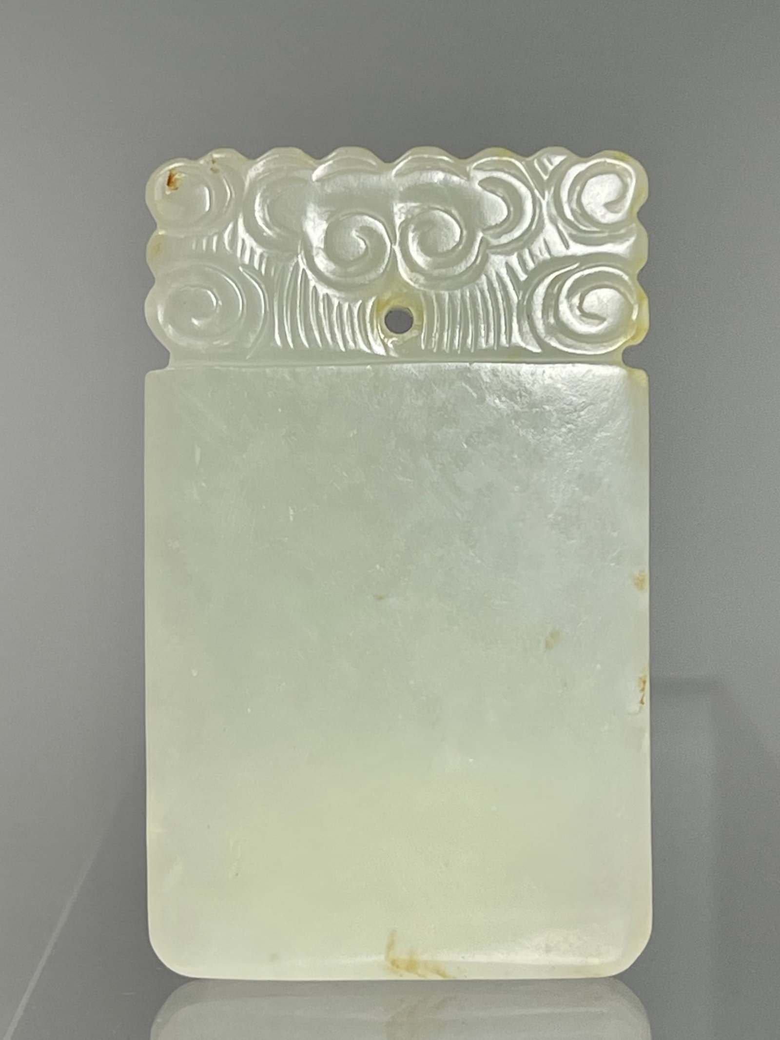AN ANTIQUE CHINESE WHITE NEPHRITE JADE PENDANT (1 of 5)