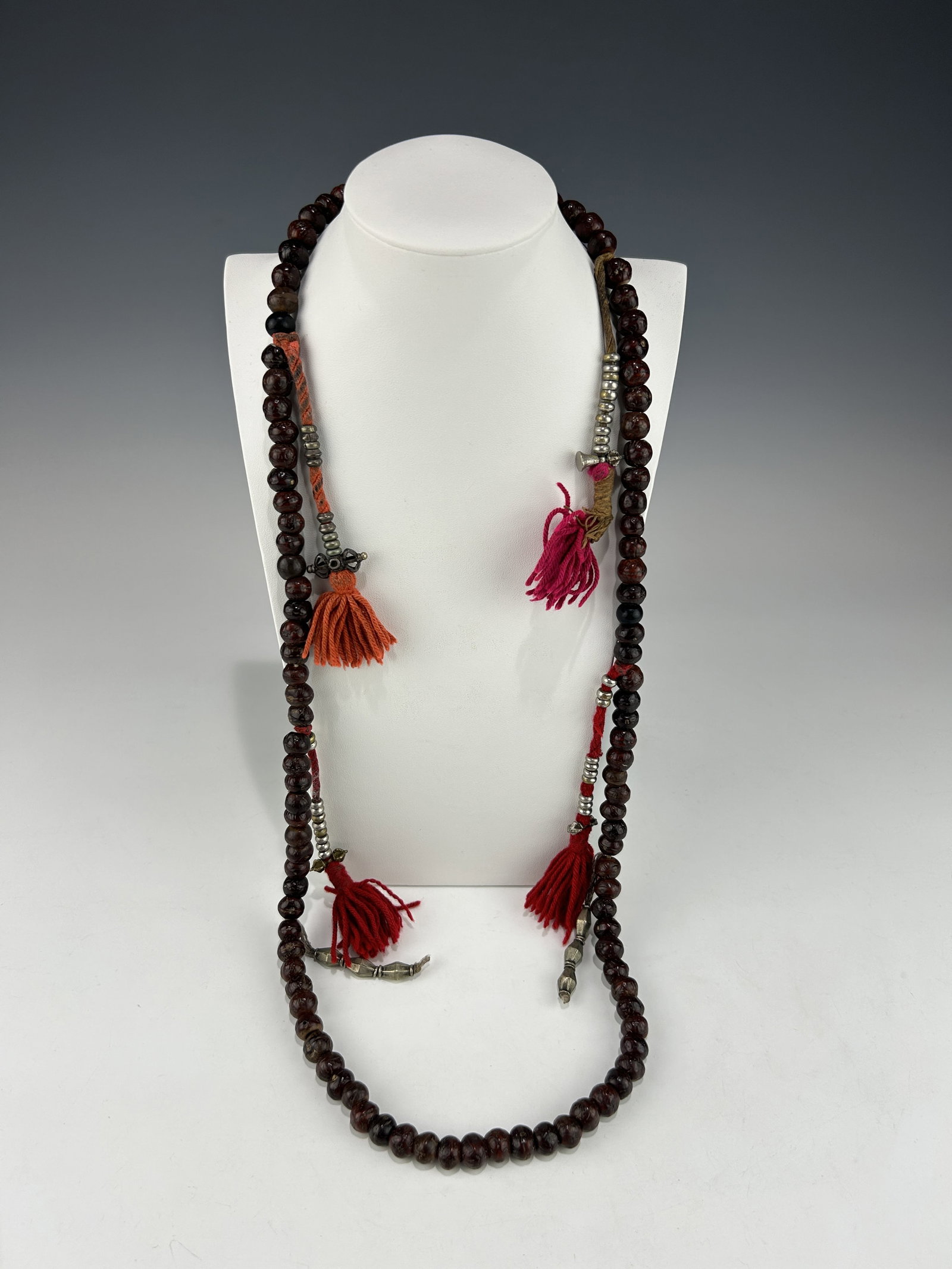 A TIBETAN 108 COUNT BODHI SEED PRAYER NECKLACE: The beads are Bodhi seed 'phoenix eye' beads, although not every beads displays a well-defined eye. In very good vintage condition with signs of use and wear. Please refer to the photos for more detai