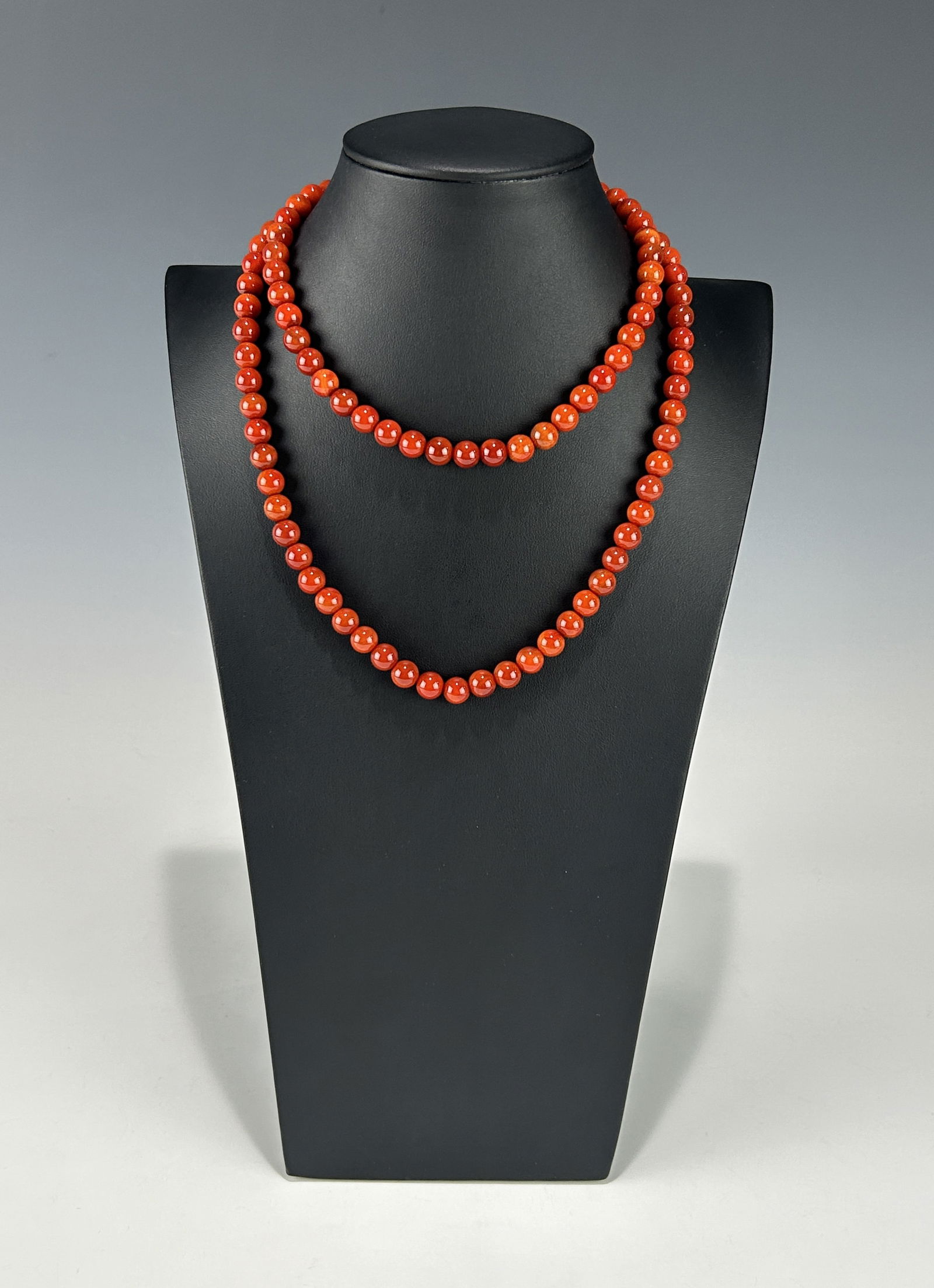 A VINTAGE CARNELIAN ORANGE RED BEAD NECKLACE (1 of 6)