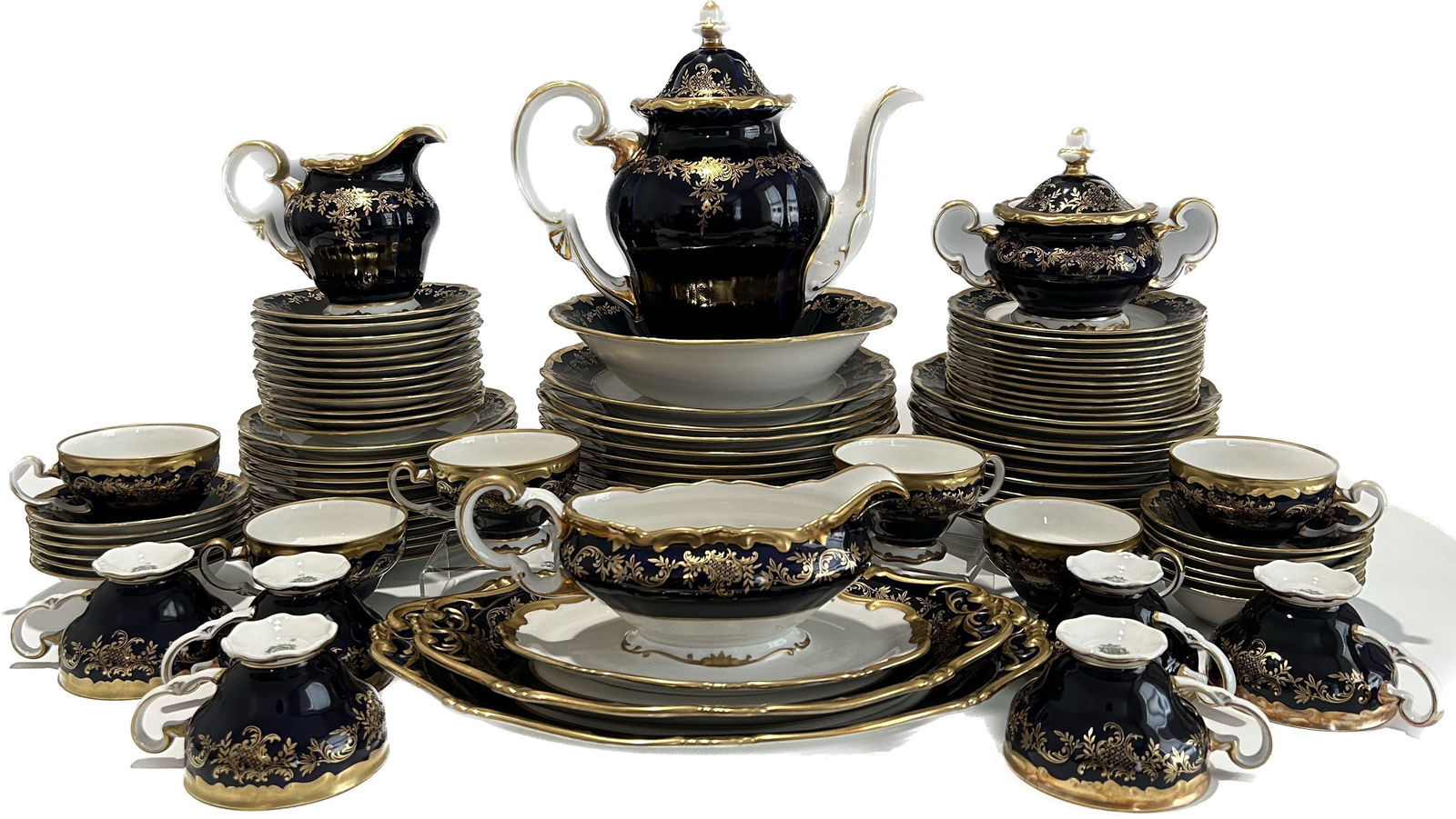 A RARE COMPLETE SET OF 91 ECHT WEIMAR 24K GOLD GILT COBALT KATHARINA PATTERN PORCELAIN WARES (1 of 7)