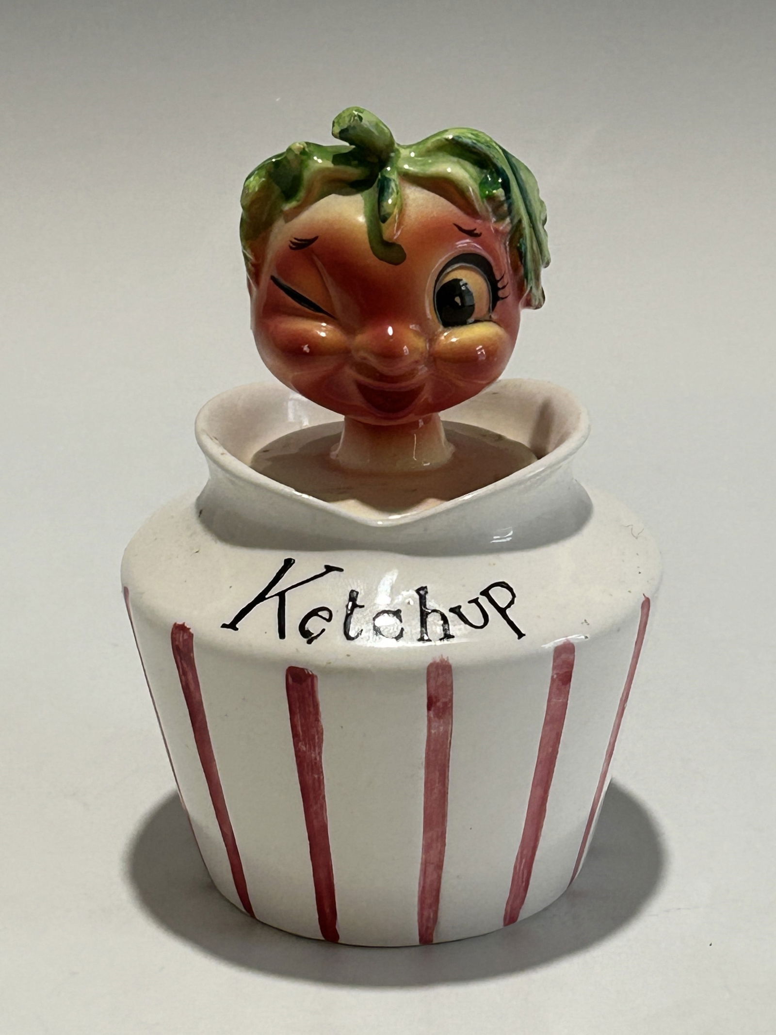 A HOLT HOWARD PIXIE WARE KETCHUP CONDIMENT JAR WITH WINKING TOMATO HEAD FINAL: Circa 1958/1959. In good condition. Please refer to the photos for more details. Height: 14.7 cm or 5-3/4".