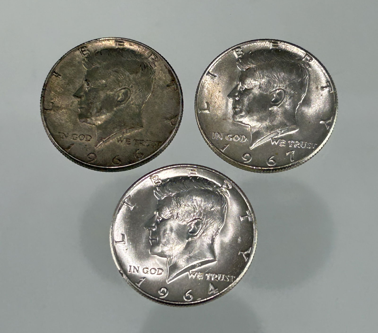 1964, 1966 AND 1967 KENNEDY HALF DOLLARS - 90% /40% SILVER COINS, NEAR-UNCIRCULATED / FINE (1 of 3)