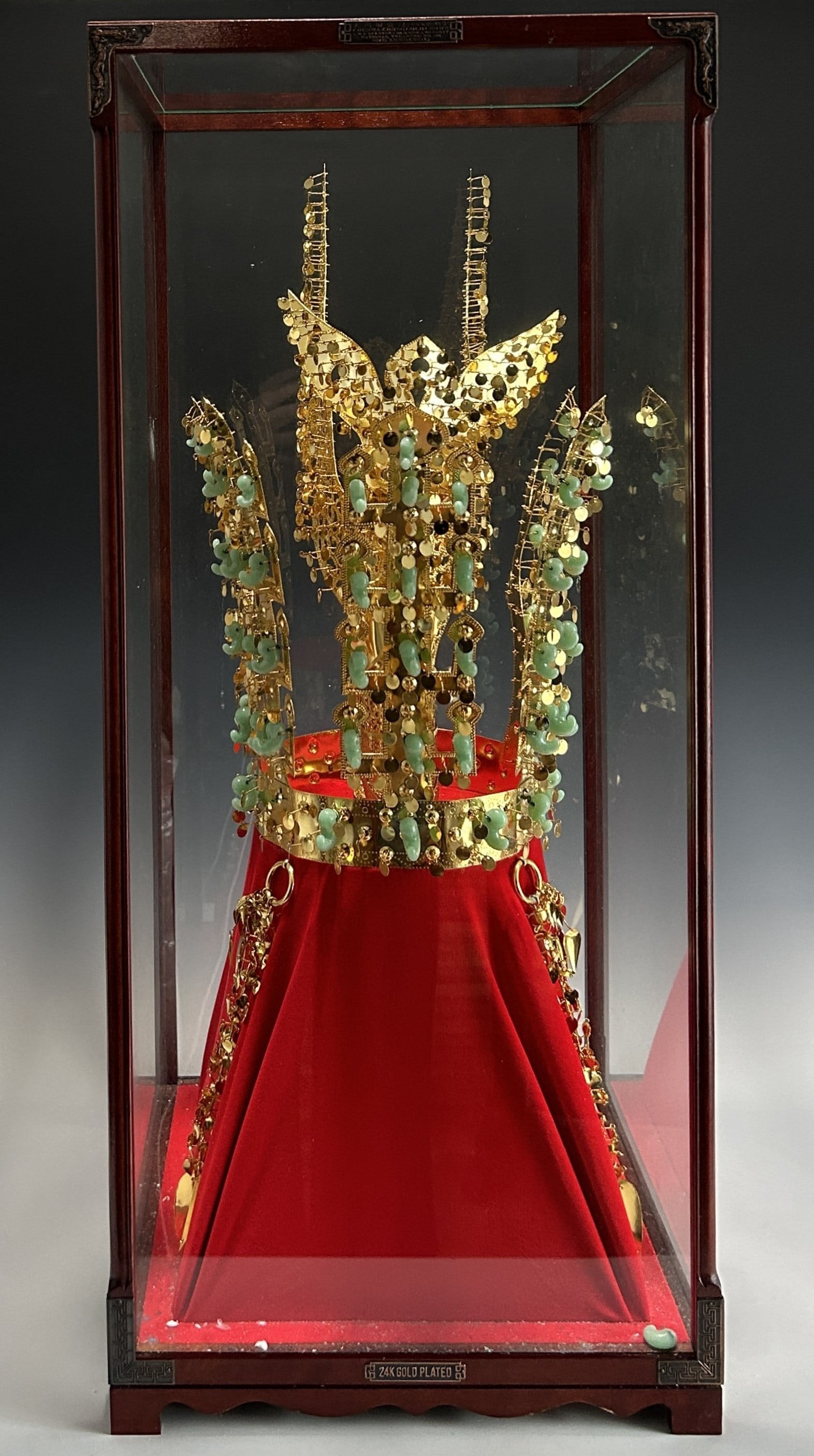 24K GOLD PLATED KOREAN CHONMA-CH'ONG GOLD CROWN IN ORIGINAL CASE (1 of 14)