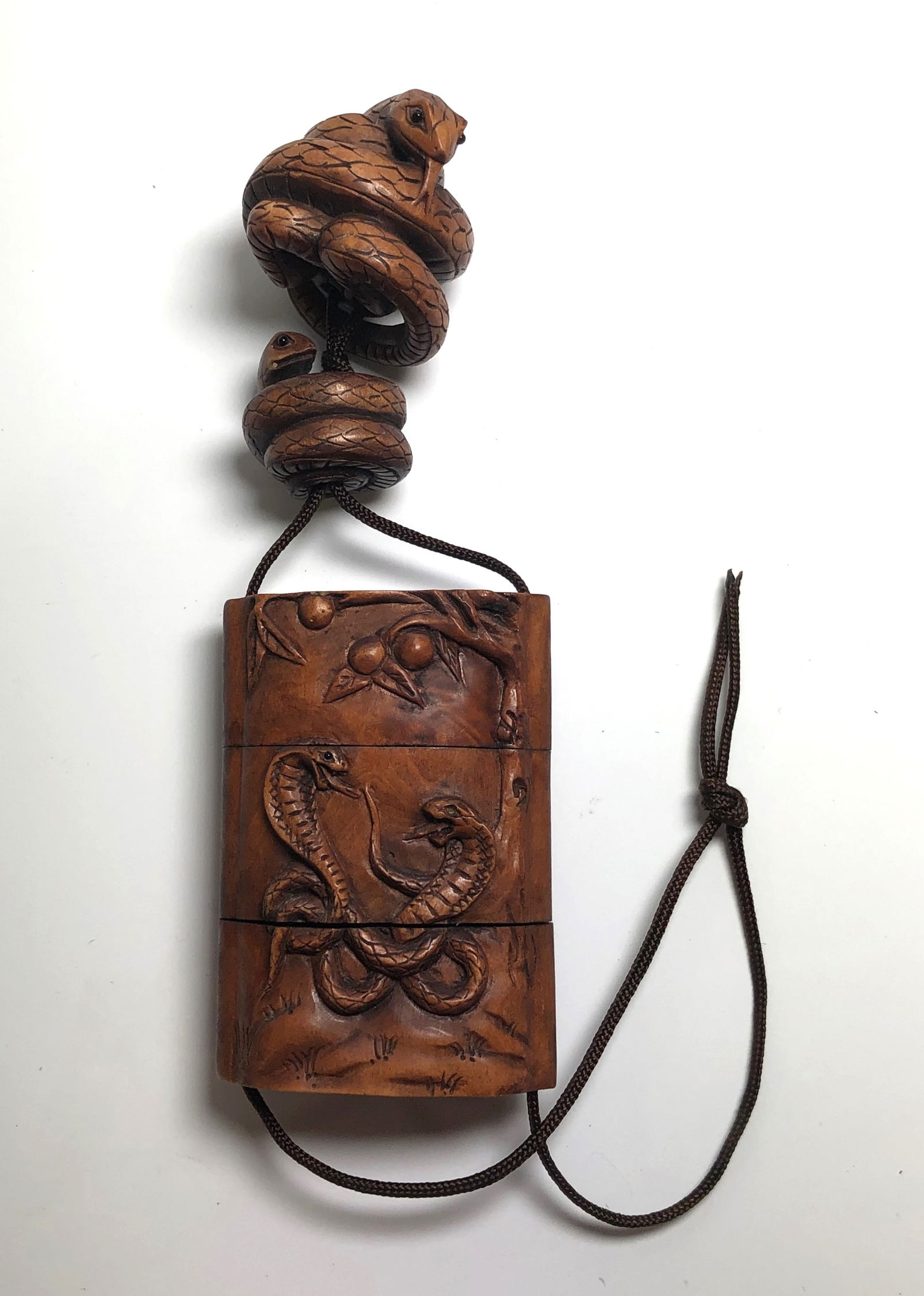 JAPANESE BOXWOOD THREE-SECTION INRO WOODEN BOX WITH COILED SNAKE OJIME BEAD AND NETSUKE (1 of 5)