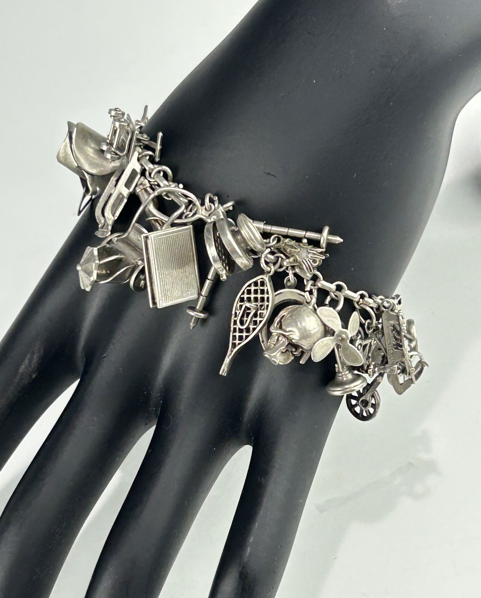 VINTAGE STERLING SILVER CHARM BRACELET WITH MINIATURE FIGURAL CHARMS (1 of 12)