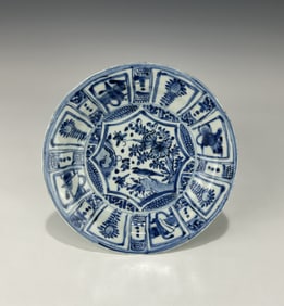 CHINESE BLUE AND WHITE KRAAK PORCELAIN PLATE, MING WANLI (1573–1620)