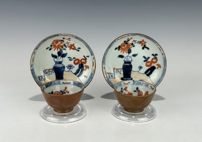 PAIR OF CHINESE QIANLONG EXPORT CAFÉ-AU-LAIT IMARI PORCELAIN TEACUPS AND SAUCERS