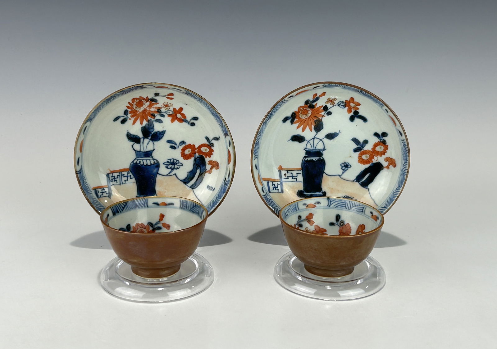 PAIR OF CHINESE QIANLONG EXPORT CAFÉ-AU-LAIT IMARI PORCELAIN TEACUPS AND SAUCERS (1 of 4)