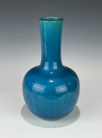 CHINESE KANGXI PERIOD (1662–1722) TURQUOISE-BLUE GLAZED VASE