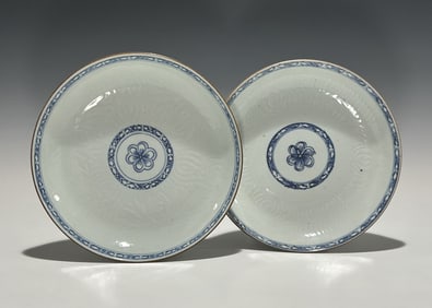 PAIR OF CHINESE LATE QING BLUE AND WHITE PORCELAIN PLATES WITH UNDERGLAZE INCISED CHRYSANTHEMUM FLOW