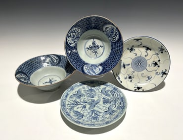 LOT OF FOUR 19TH CENTURY CHINESE BLUE AND WHITE PORCELAIN WARES