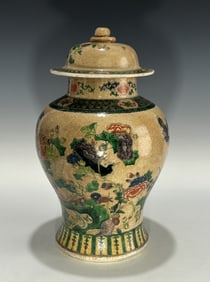 LARGE CHINESE QING FAMILLE VERTE OVER GE-TYPE GLAZE COVERED JAR, 18/19TH CENTURY