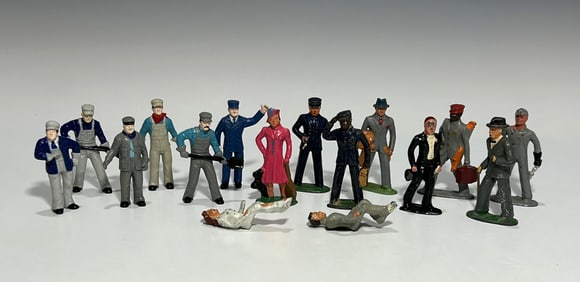 MIXED LOT OF 16 VINTAGE LEAD AND PLASTIC FIGURINES