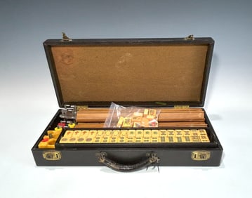 RARE VINTAGE COMPLETE BAKELITE/BUTTERSCOTCH MAH JONG SET IN FITTED CASE