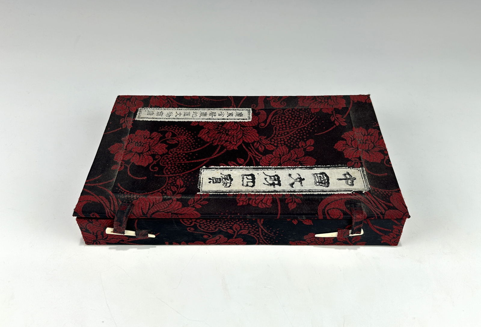 VINTAGE CHINESE CALLIGRAPHY SET IN BROCADE BOX (1 of 4)