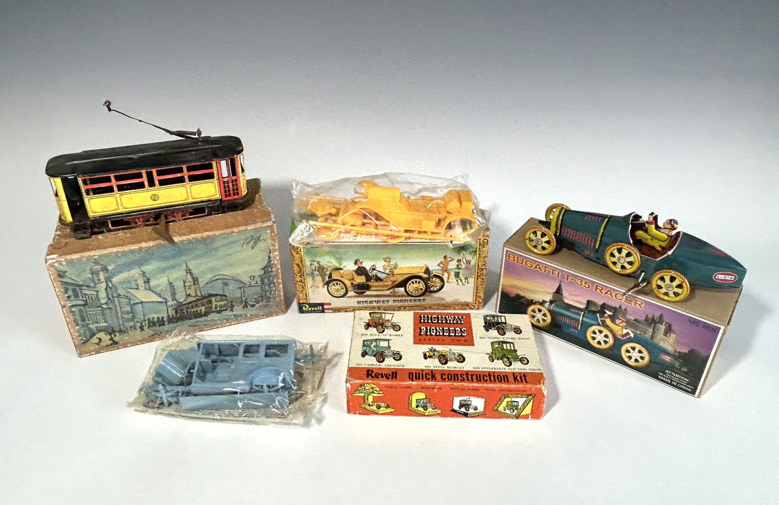 VINTAGE TOY VEHICLES LOT – TIN, PLASTIC, AND MODEL KITS (1 of 4)