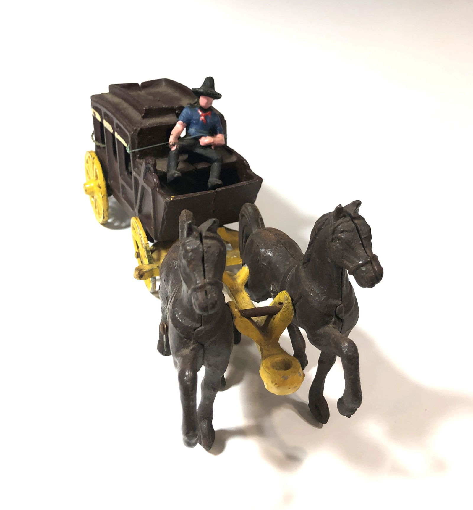 VINTAGE CAST IRON HORSE-DRAWN STAGECOACH WITH DRIVER AND HORSES (1 of 5)