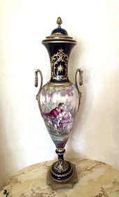 LARGE FRENCH SEVRES STYLE COVERED VASE, SIGNED BY ARTIST J. PÉRE