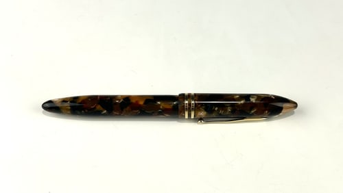 SHEAFFER BROWN MARBLED BALANCE II FOUNTAIN PEN WITH 18K GOLD-PLATED NIB