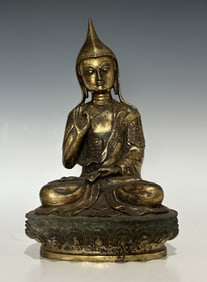 ANTIQUE TIBETAN GILT BRONZE FIGURE OF LAMA