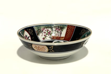 JAPANESE MEIJI PERIOD IMARI PORCELAIN BOWL WITH FLORAL PANELS