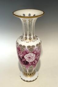 LARGE ELEGANT 19TH CENTURY BOHEMIAN MOSER OVERLAY VASE