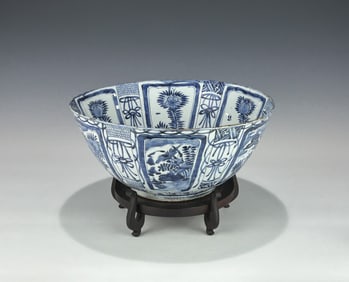 LARGE ANTIQUE CHINESE MING WANLI BLUE AND WHITE KRAAK PORCELAIN PUNCH BOWL
