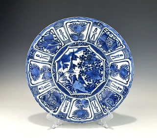 LARGE ANTIQUE CHINESE MING WANLI BLUE AND WHITE KRAAK PORCELAIN CHARGER