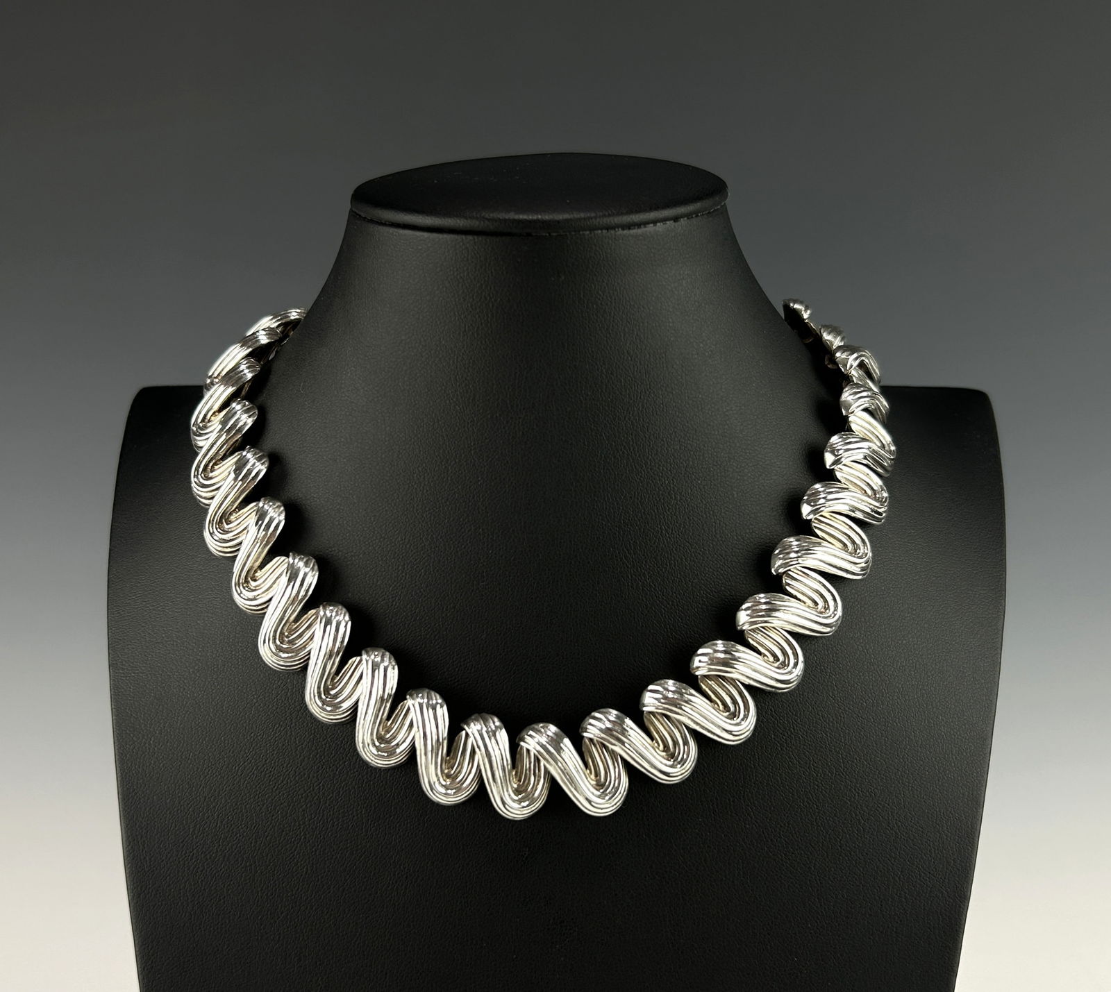 EYE-CATCHING VINTAGE MEXICAN STERLING SILVER LINK NECKLACE, 99.4 GRAMS (1 of 4)