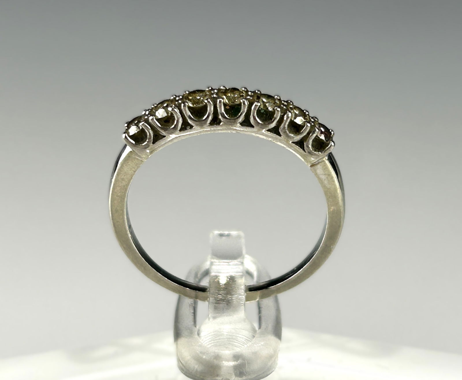 VINTAGE 18K WHITE GOLD WEDDING BAND WITH SEVEN DIAMONDS (1 of 5)