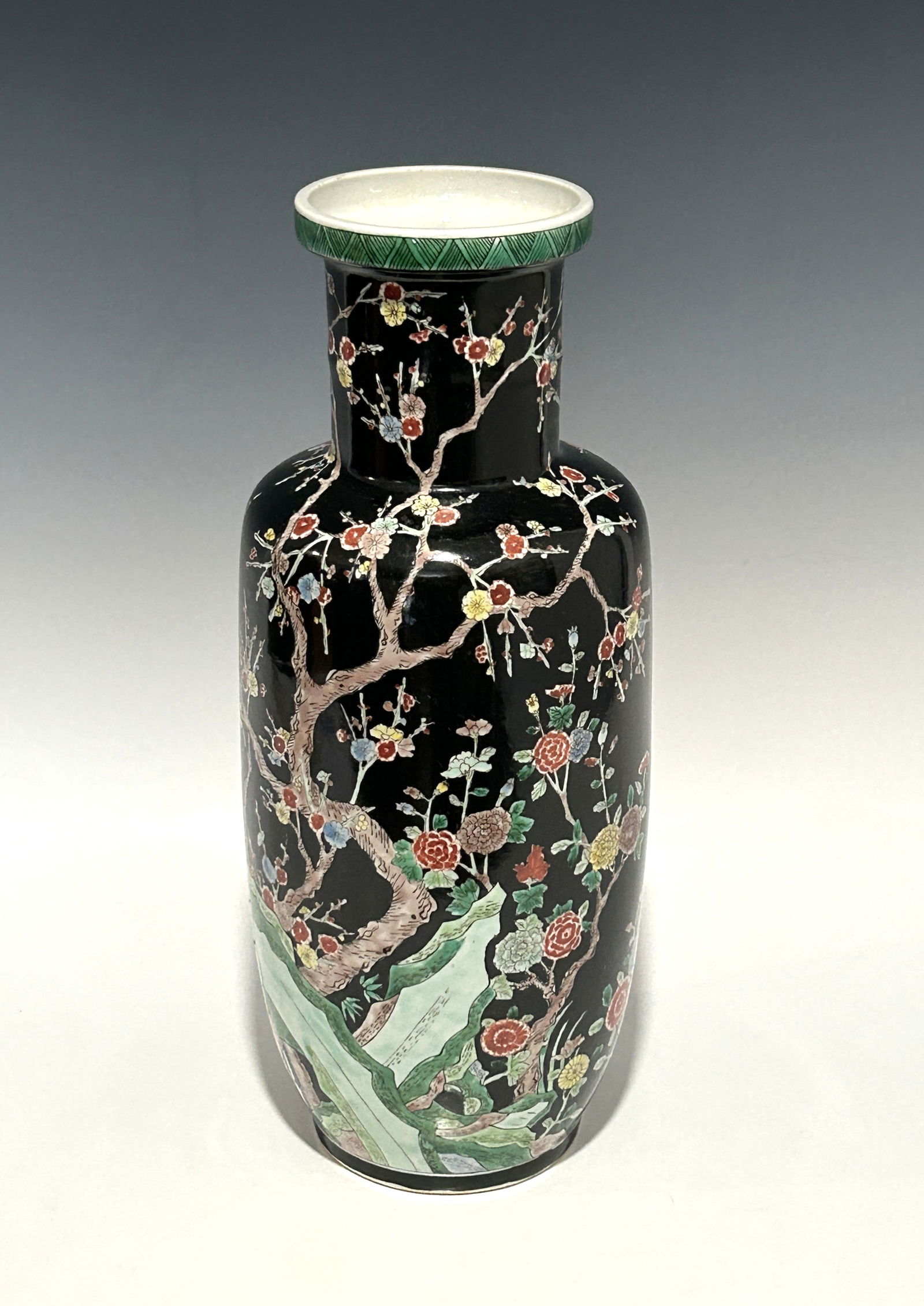 CHINESE FAMILLE NOIRE PORCELAIN ROULEAU VASE, LATE QING DYNASTY/ EARLY REPUBLIC PERIOD (1 of 6)