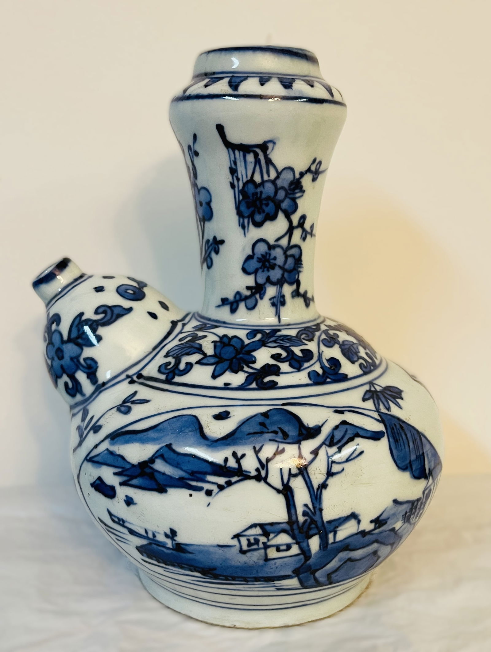 ANTIQUE CHINESE MING DYNASTY WANLI PERIOD BLUE AND WHITE PORCELAIN KENDI (1 of 6)