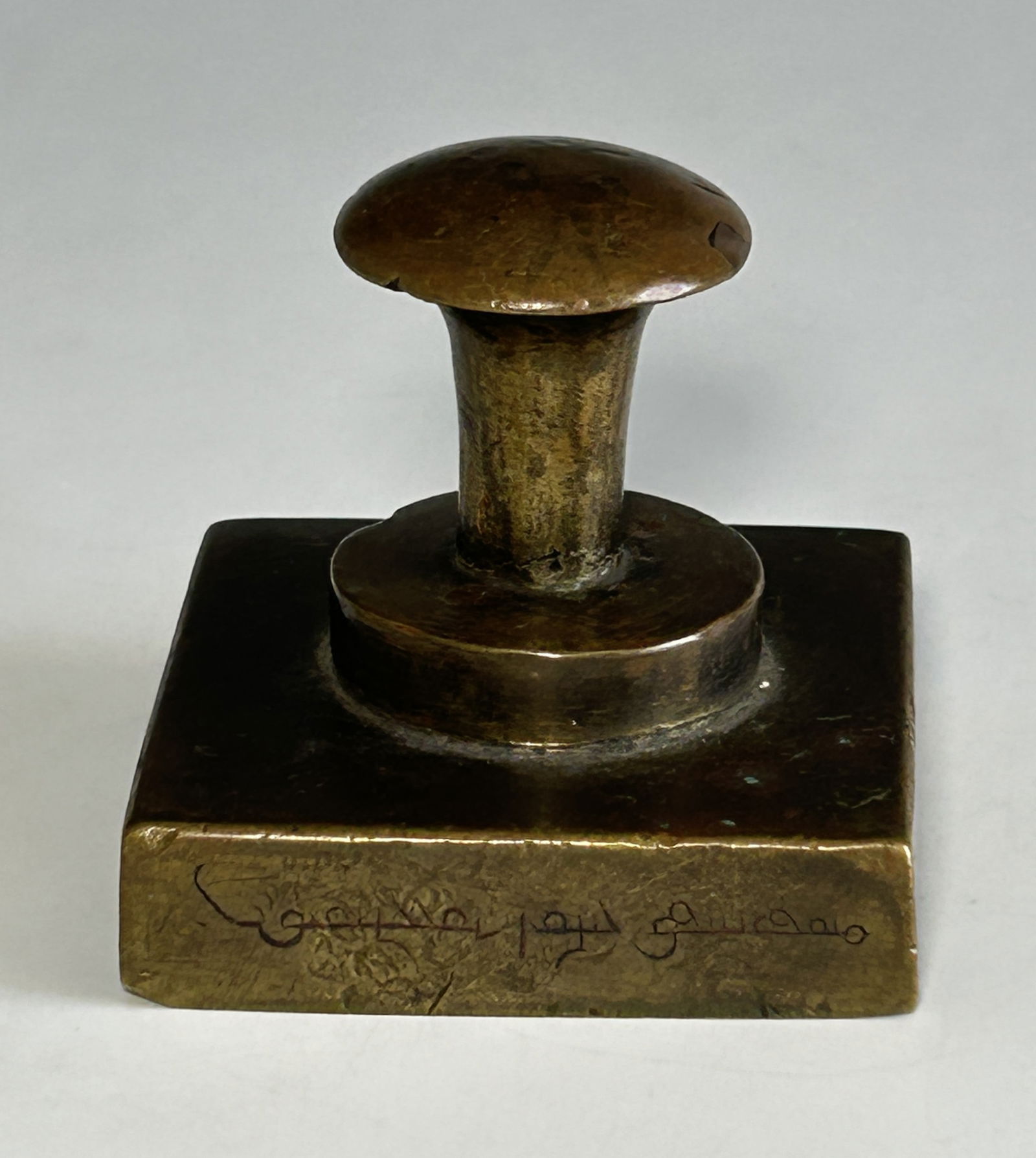 IMPORTANT MUSEUM QUALITY ANTIQUE CHINESE/MONGOLIAN OFFICIAL BRONZE SEAL WITH ’PHAGS-PA SCRIPT: Heavy bronze seal with mushroom-form handle and square base. Seal face carved with a central emblem surrounded by vertical columns of characters in ’Phags-pa script, the official writing system intr