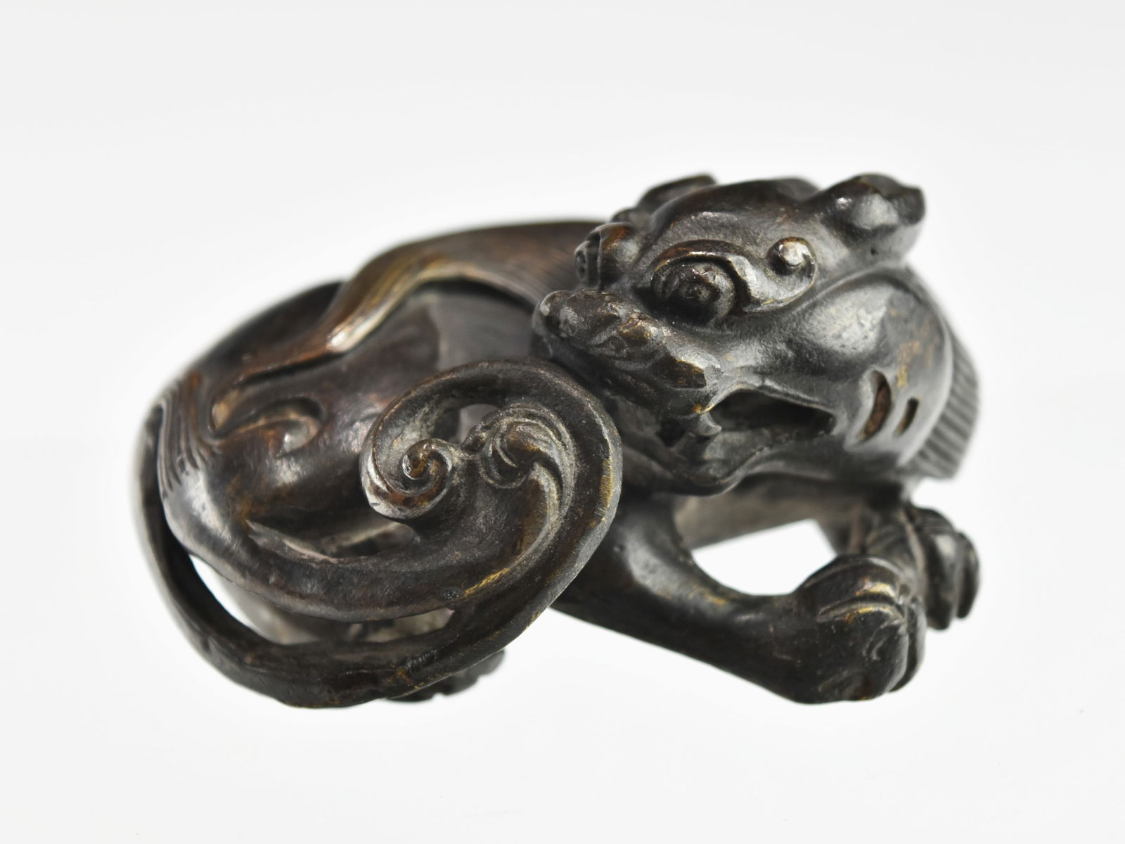 ANTIQUE CHINESE QING DYNASTY BRONZE RECUMBENT LION SCROLL WEIGHT (1 of 6)