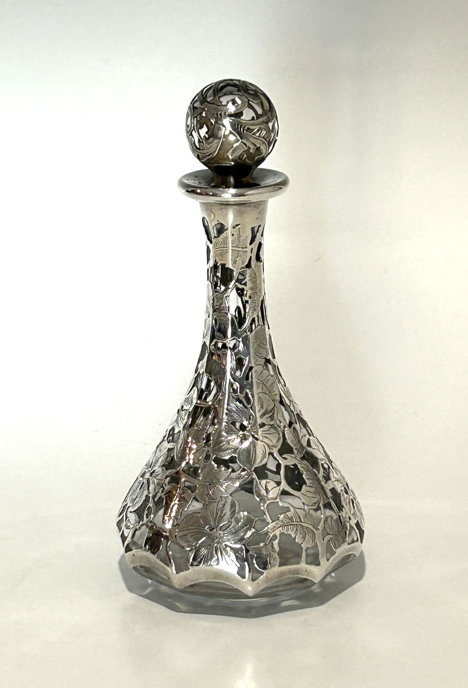 VINTAGE STERLING SILVER OVERLAY GLASS PERFUME BOTTLE (1 of 4)