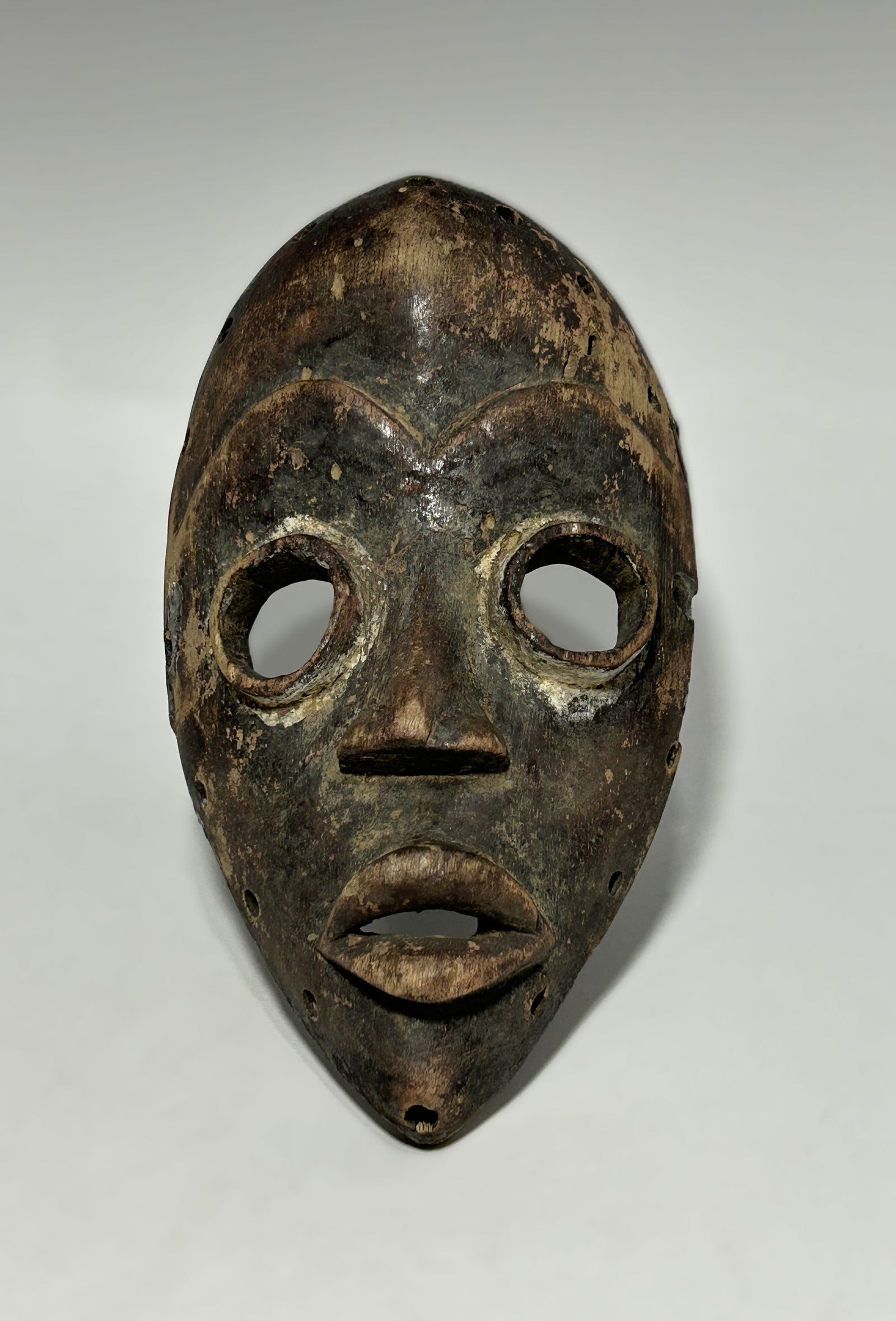 AFRICAN ANTIQUE AFRICAN DAN TRIBE WOOD "BA GLE" MASK, LIBERIA / IVORY COAST (1 of 4)