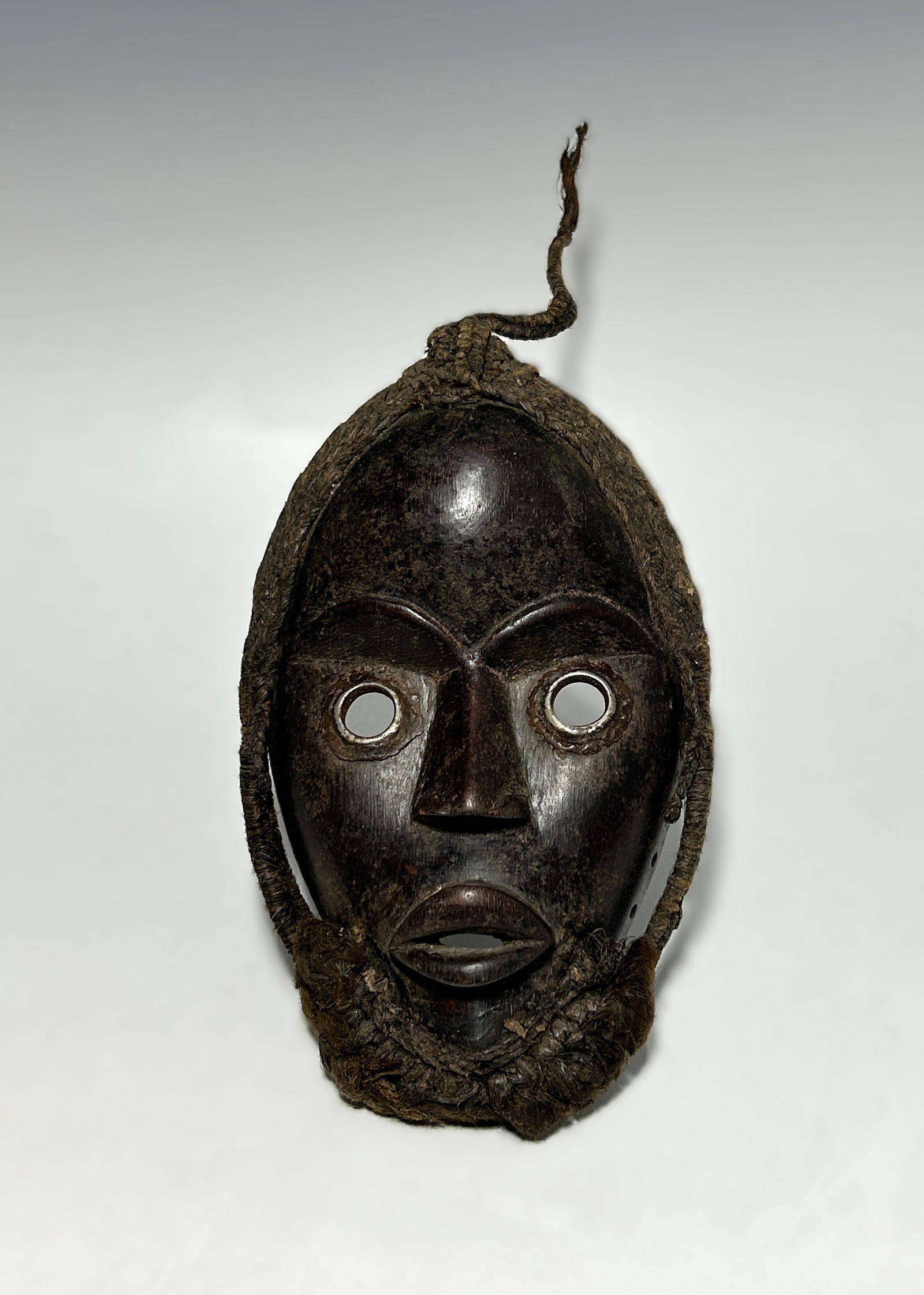 AFRICAN ANTIQUE AFRICAN DAN TRIBE WOOD MASK WITH FIBER EDGING, LIBERIA / IVORY COAST (1 of 4)