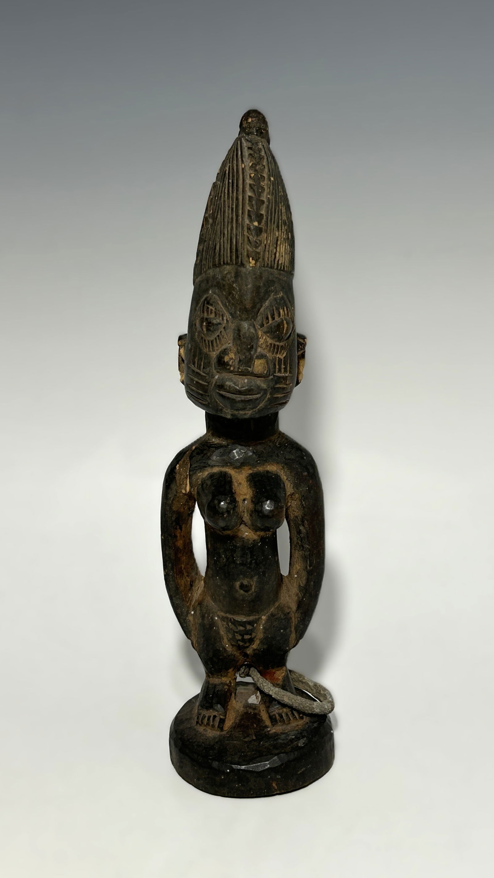 AFRICAN ANTIQUE YORUBA IBEJI TWIN FIGURE WITH METAL RING, NIGERIA (1 of 4)